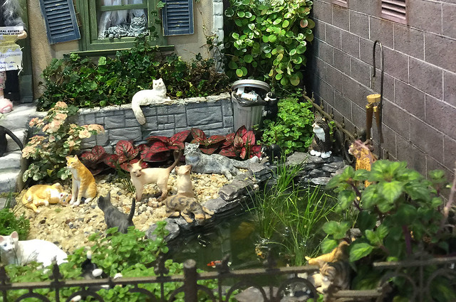miniature garden with cats statue